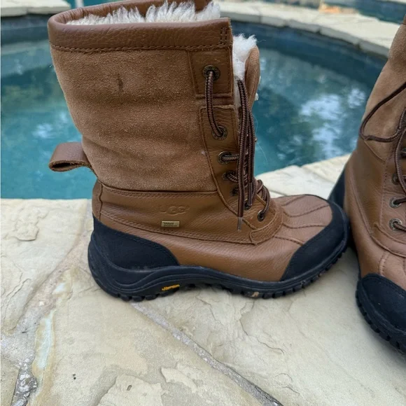 Women’s Ugg Boots - Picture 3 of 3